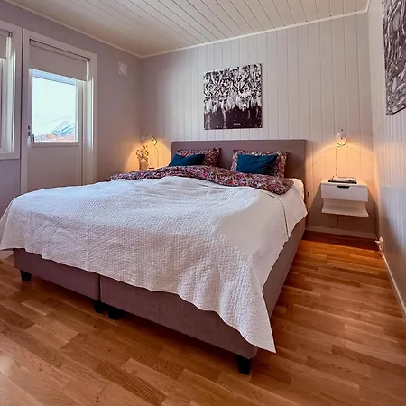 Storvoll - Fjord & Mountain View Villa *